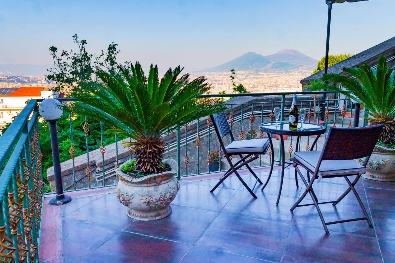 Vesuvio Rooftop, Host Naples